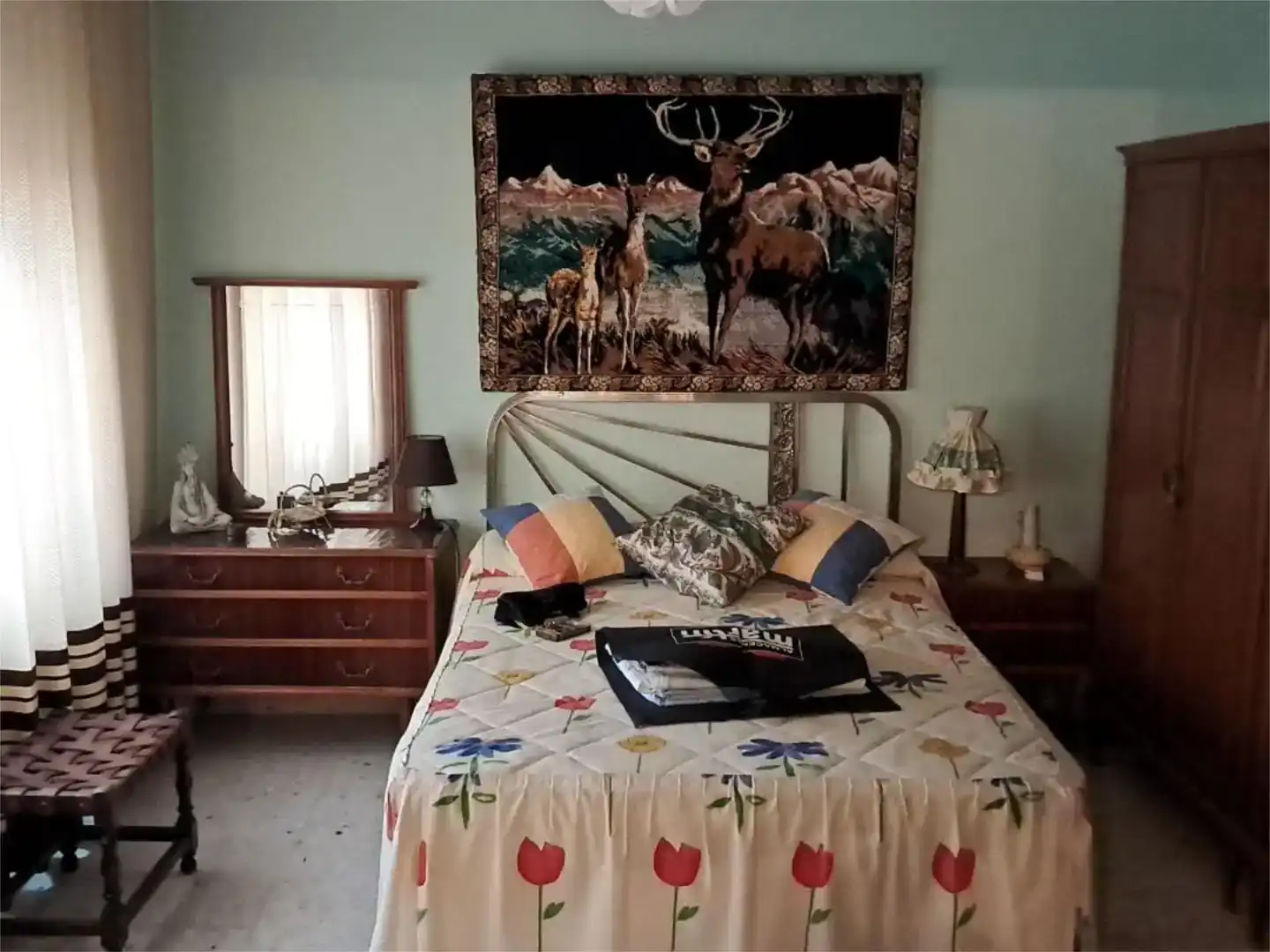 Dormitori de Casa o xalet en venda en Baeza amb Jardí privat, Piscina i Moblat