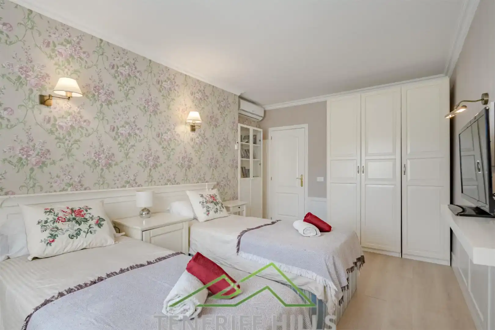 Habitación de Casa o chalet en venta en Adeje con Aire acondicionado, Piscina y Balcón