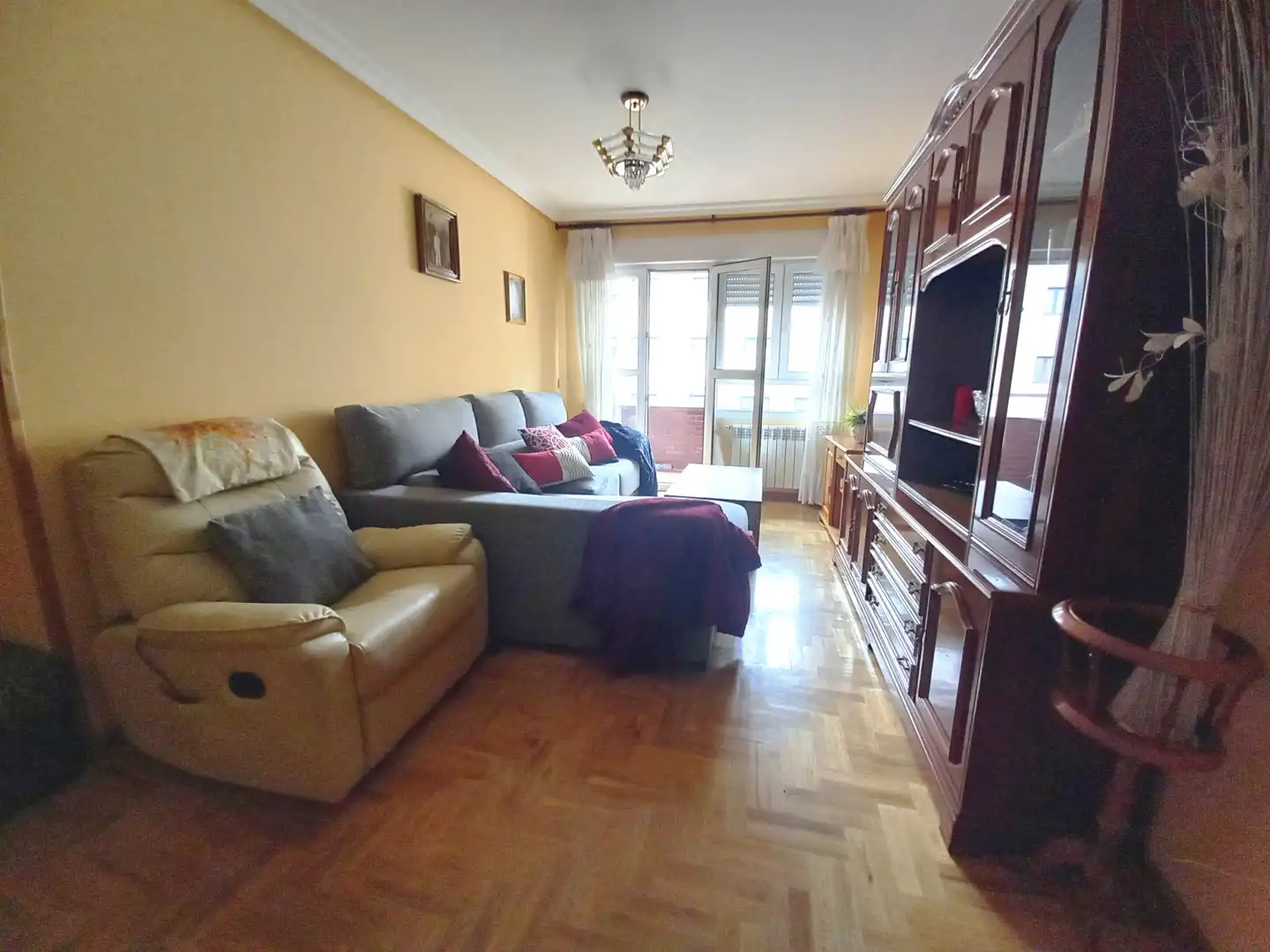 Wohnzimmer von Wohnungen zum Verkauf in Castrillón mit Heizung, Parkett und Terrasse