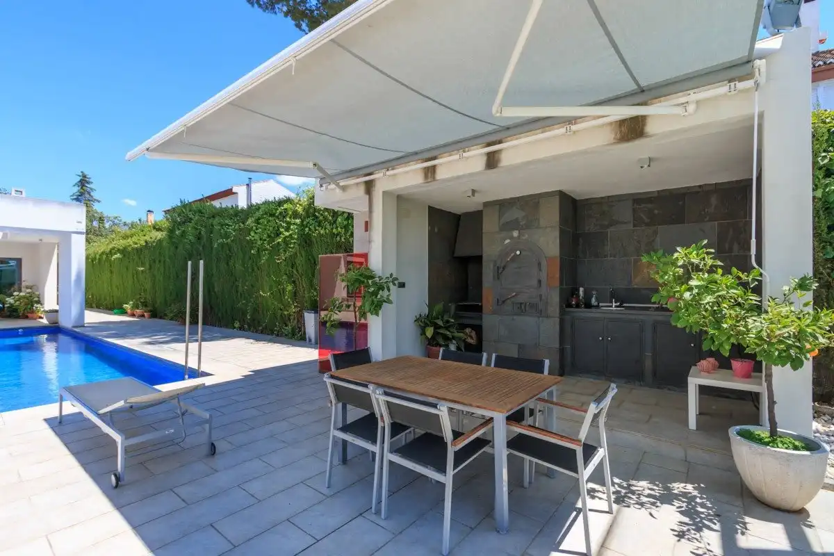 Chalet con piscina en venta en Calle Abeto 8, imagen 6