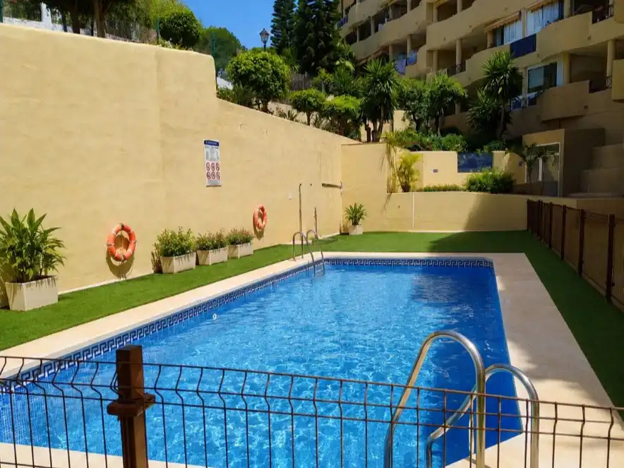 Piscina de Oficina en venta en Fuengirola con Aire acondicionado, Calefacción y Terraza