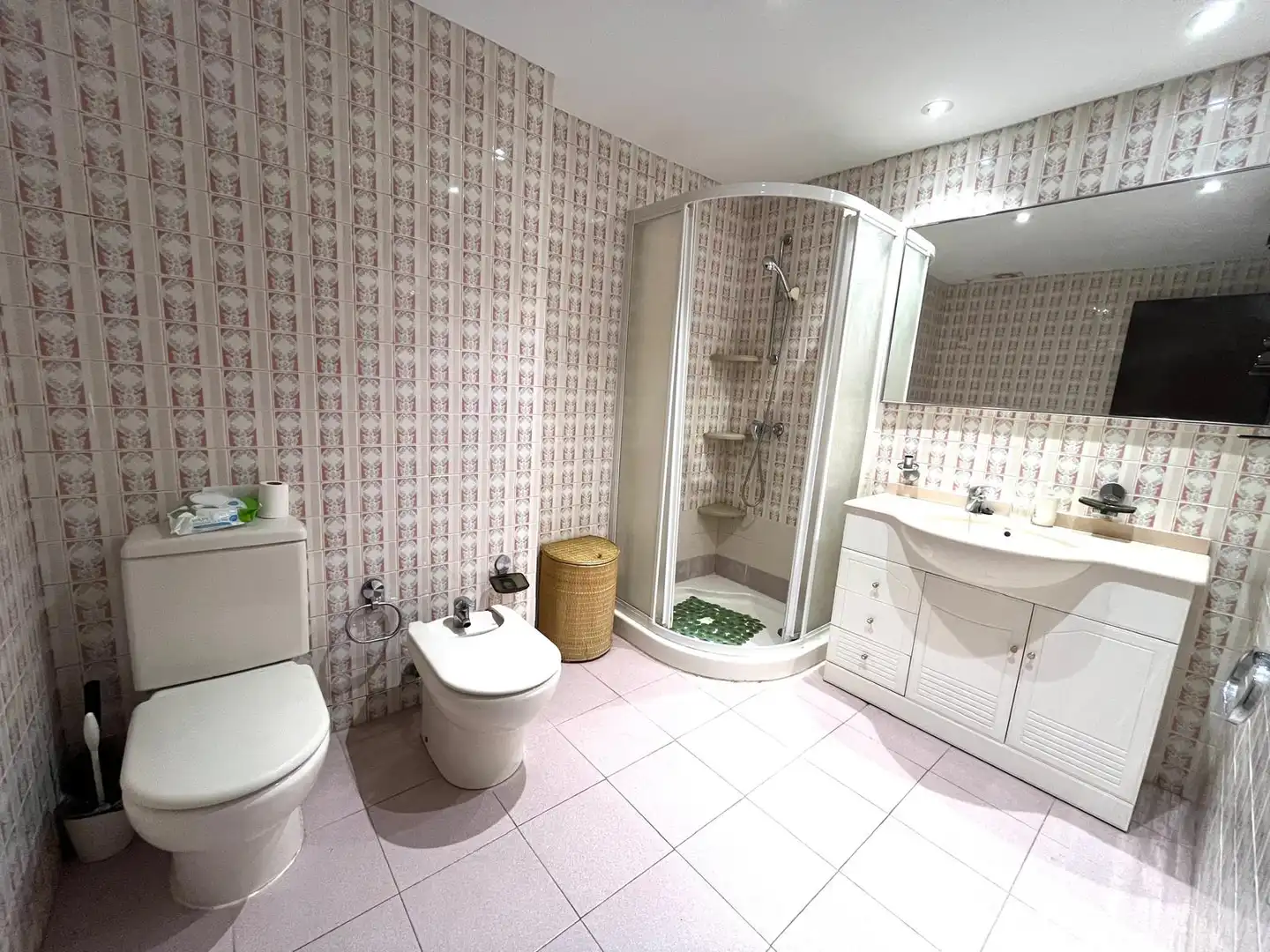 Baño de Piso de alquiler en Valencia con Aire acondicionado, Amueblado y Balcón