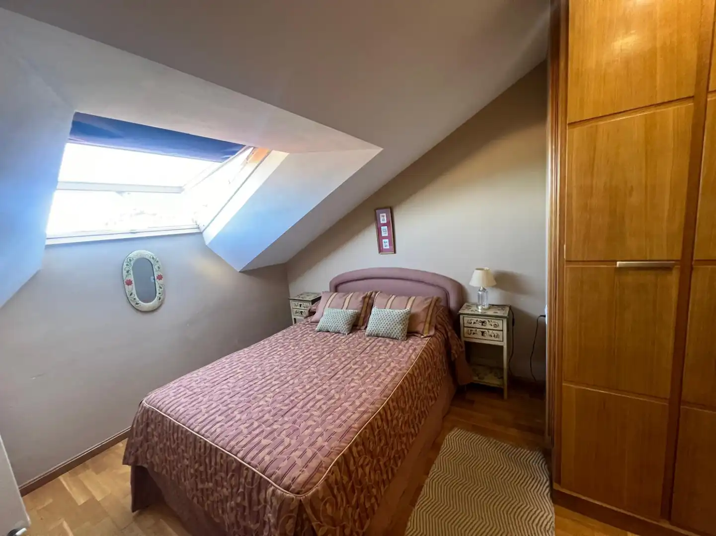 Schlafzimmer von Dachboden zum Verkauf in Villaviciosa mit Heizung und Balkon