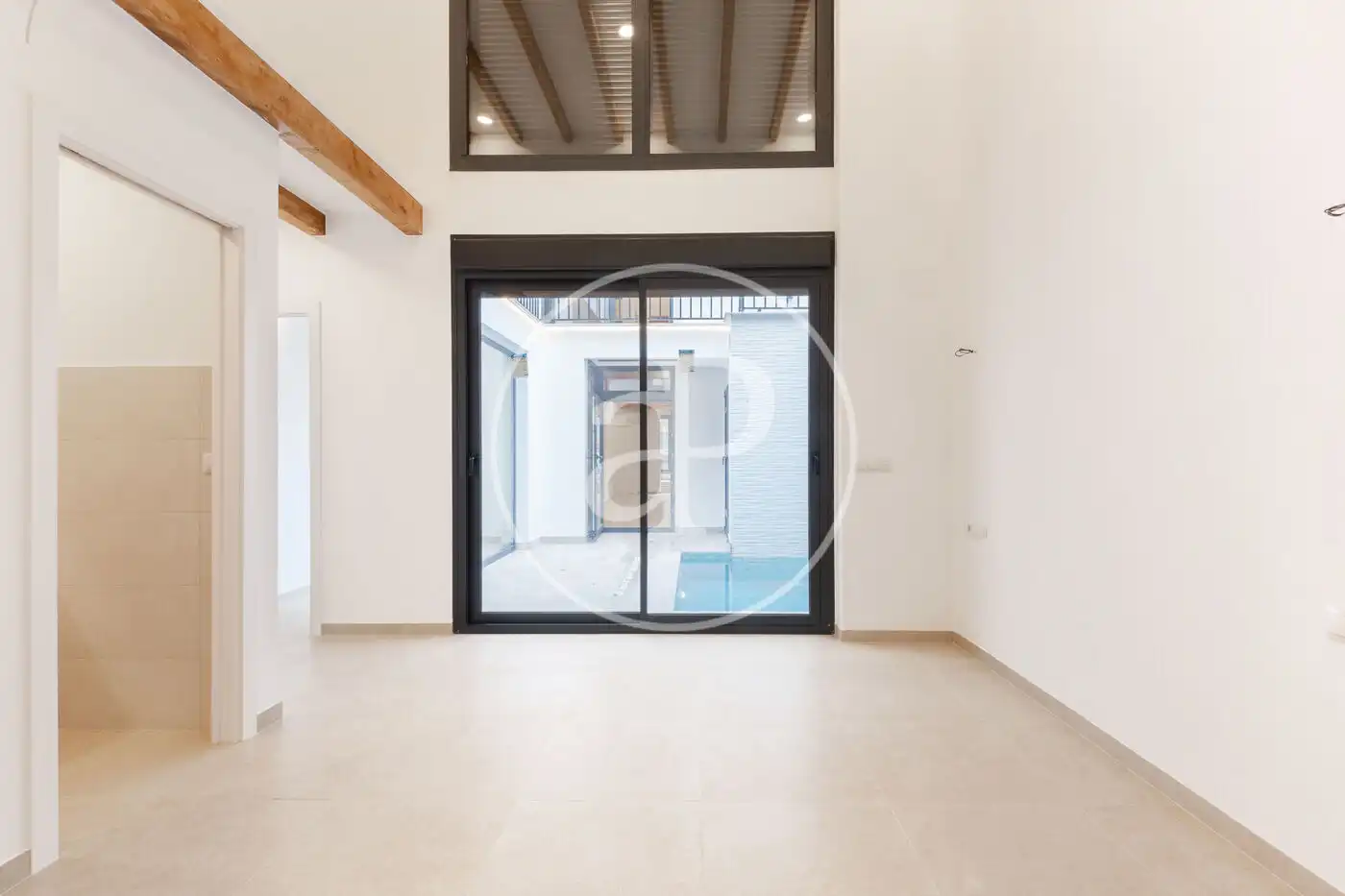 Loft zum Verkauf in Valencia mit Klimaanlage, Heizung und Terrasse