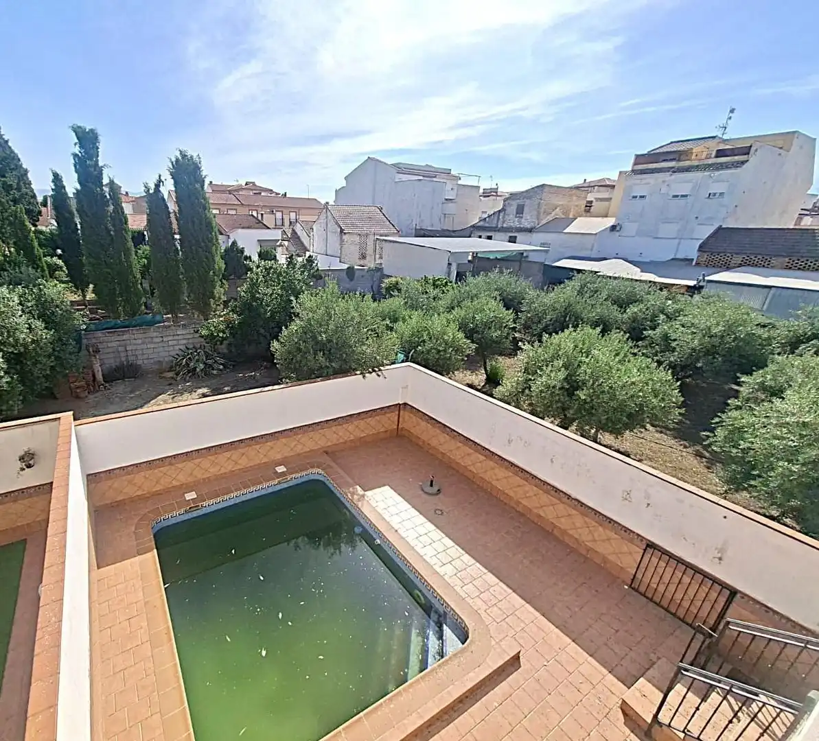 Piscina de Casa adosada en venda en Las Gabias