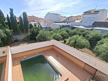 Casa aparellada en venda a Híjar