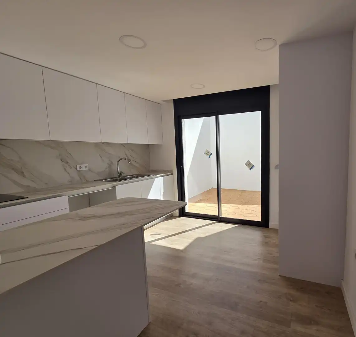 Cuina de Casa o xalet en venda en Calafell amb Aire condicionat, Calefacció i Jardí privat