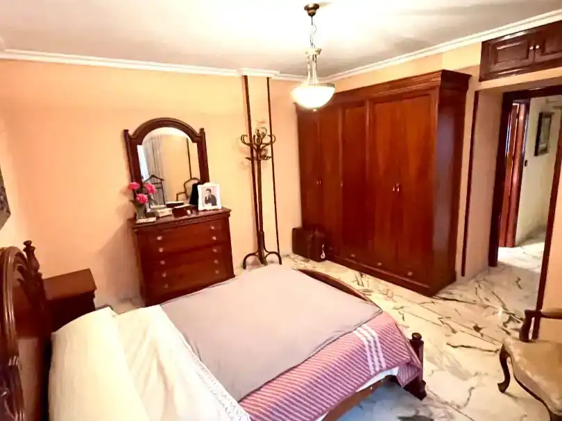 Dormitori de Pis en venda en  Jaén Capital amb Aire condicionat, Terrassa i Balcó