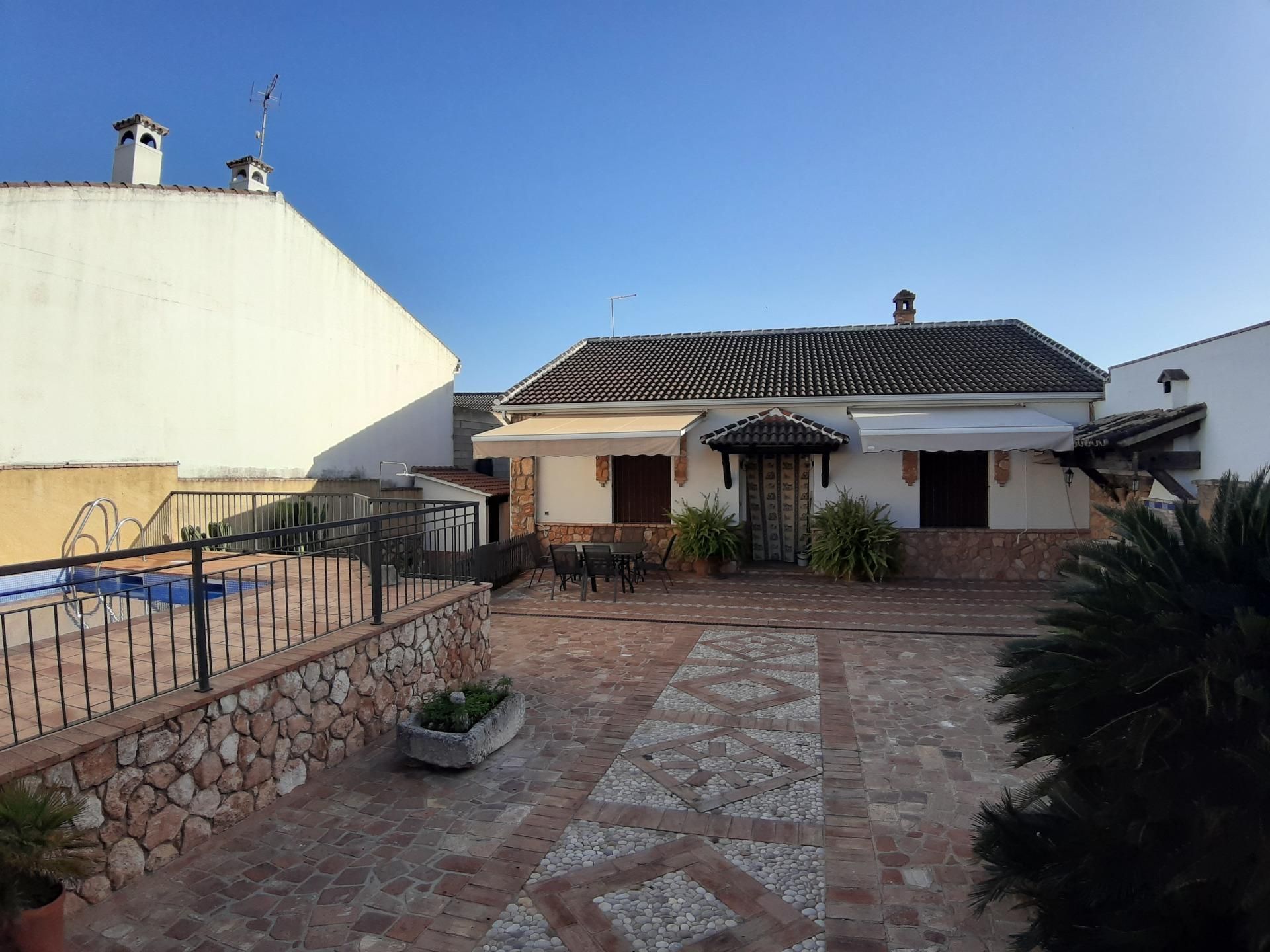 Vista exterior de Finca rústica en venda en Hornachuelos amb Aire condicionat, Jardí privat i Terrassa