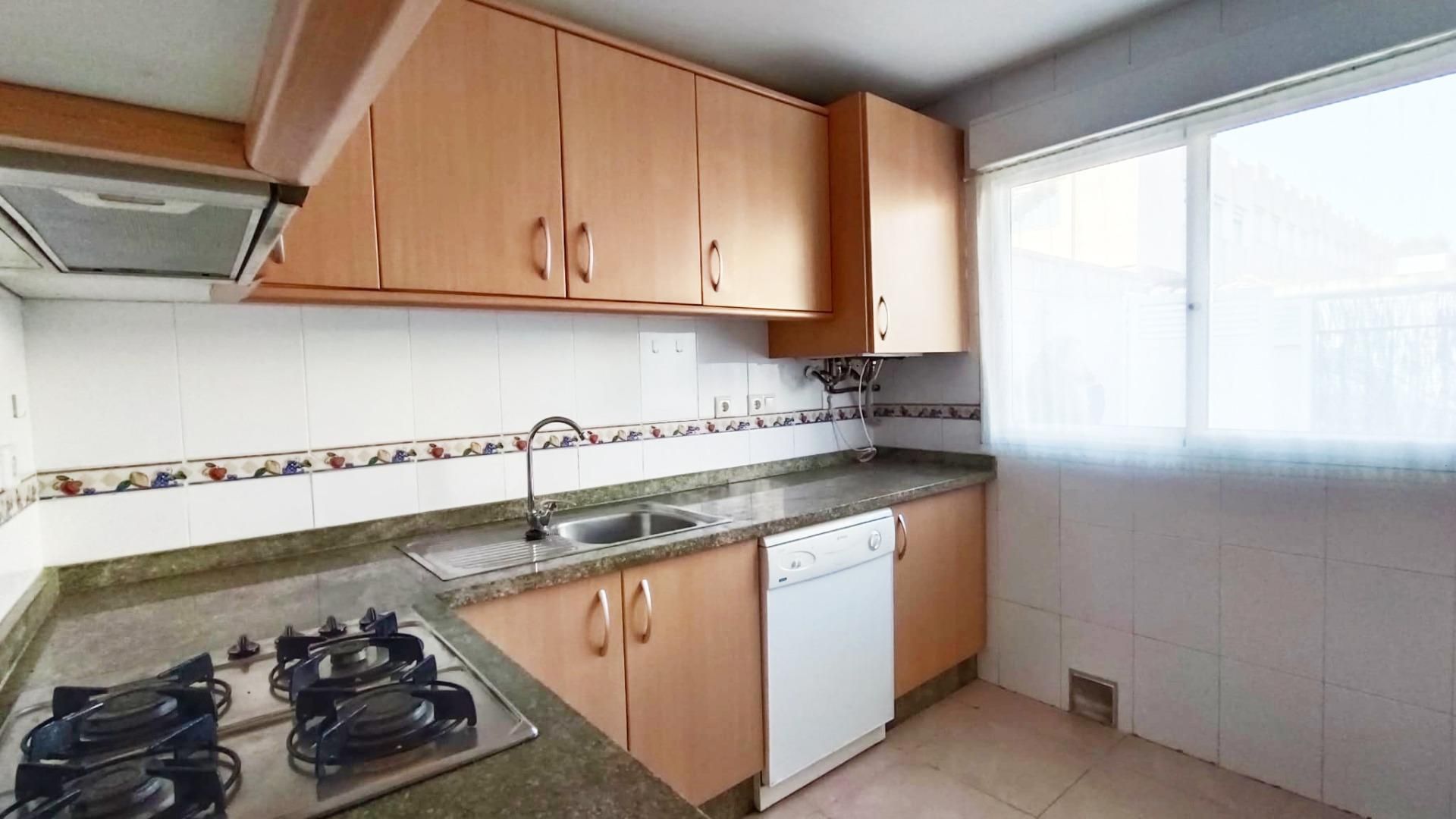 Cuina de Casa adosada en venda en Polop amb Jardí privat, Terrassa i Piscina comunitària