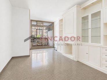 Pis amb ascensor en venda a Carrer de Fluvià