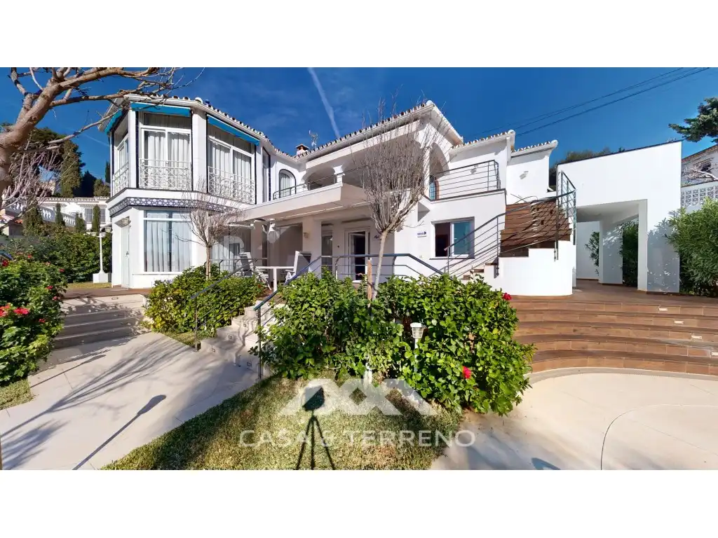 Vista exterior de Casa o xalet en venda en Vélez-Málaga amb Aire condicionat, Jardí privat i Terrassa