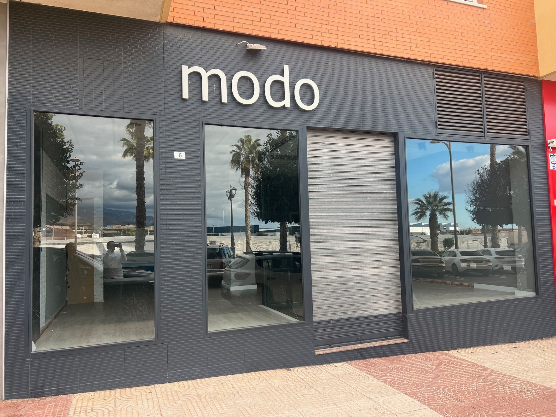 Local de lloguer a Calle San Isidro Labrador, El Parador de las Hortichuelas