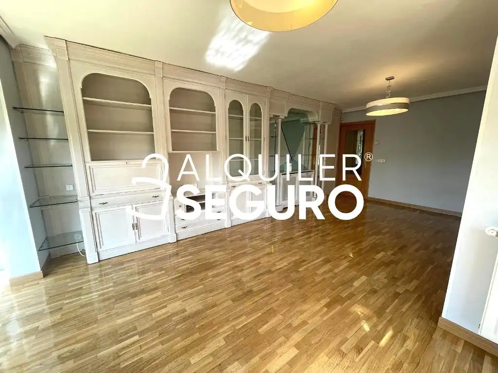 Habitación de Piso de alquiler en Madrid con Calefacción y Piscina