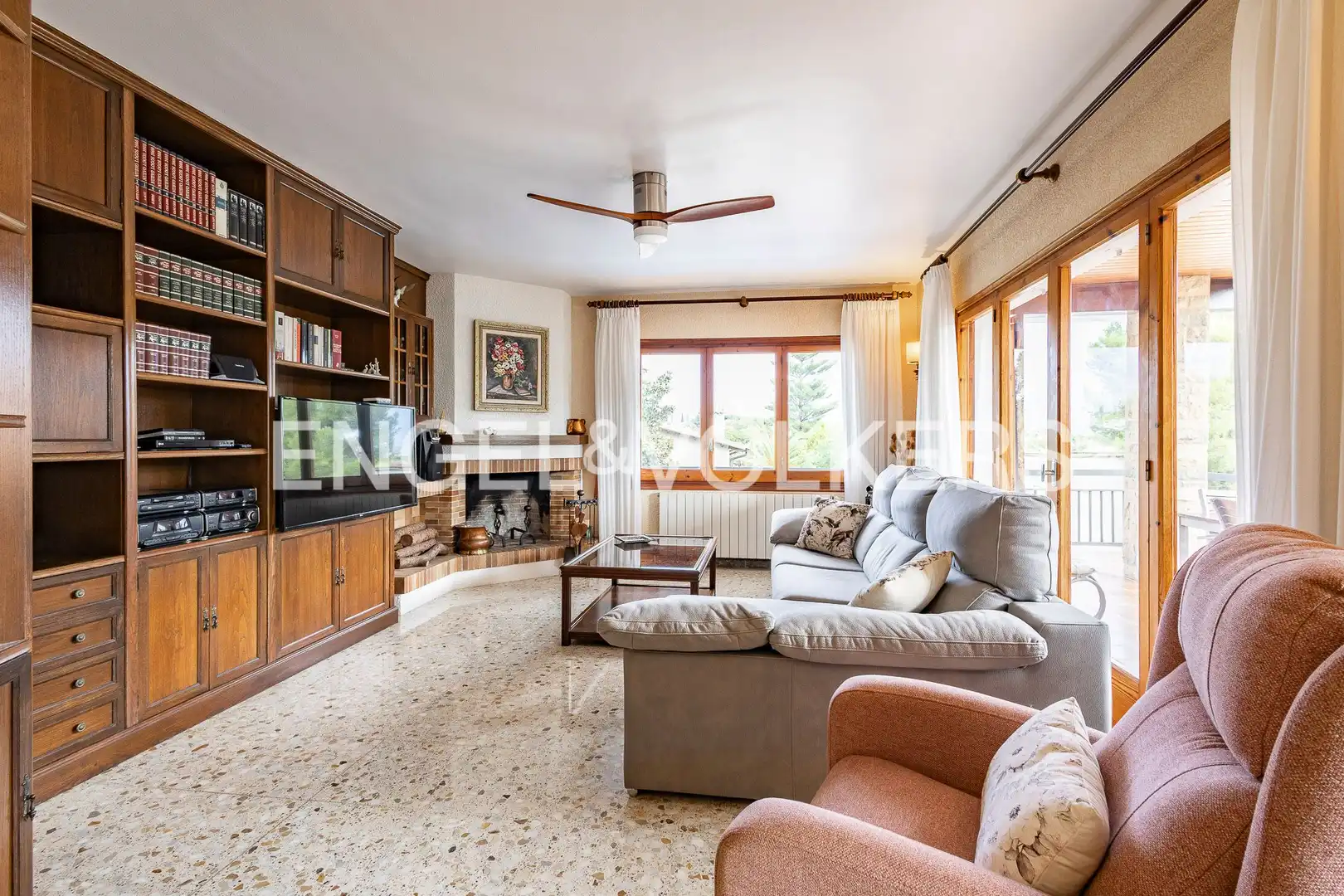 Sala de estar de Casa o chalet en venta en Vilanova i la Geltrú con Aire acondicionado, Calefacción y Jardín privado