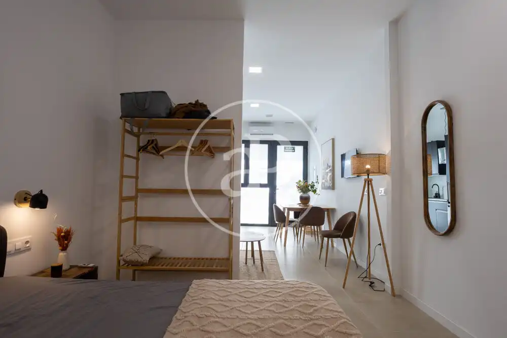 Dormitori de Loft de lloguer en Valencia amb Aire condicionat i Moblat