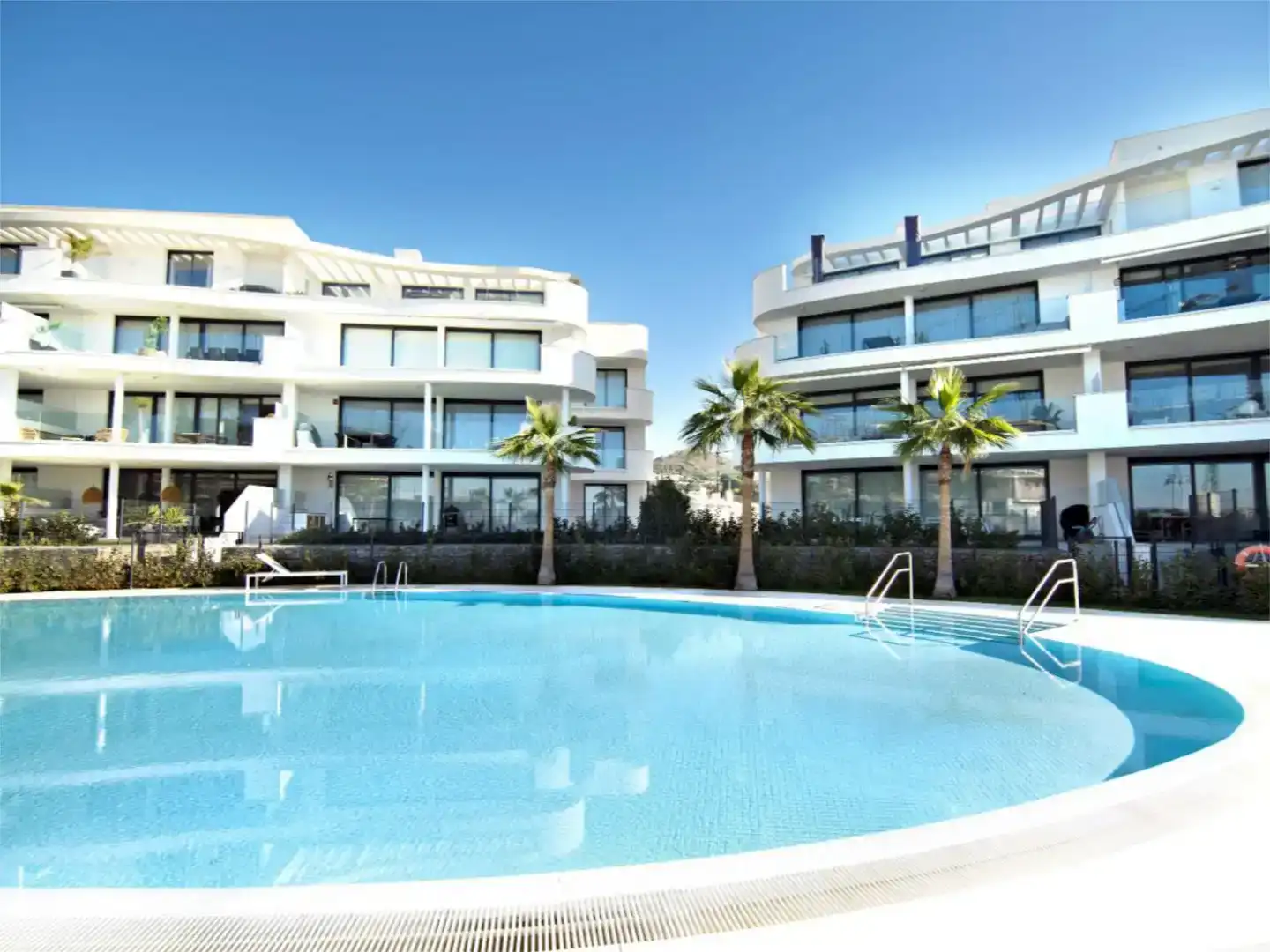 Außenansicht von Erdgeschoss zum Verkauf in Fuengirola mit Klimaanlage und Schwimmbad