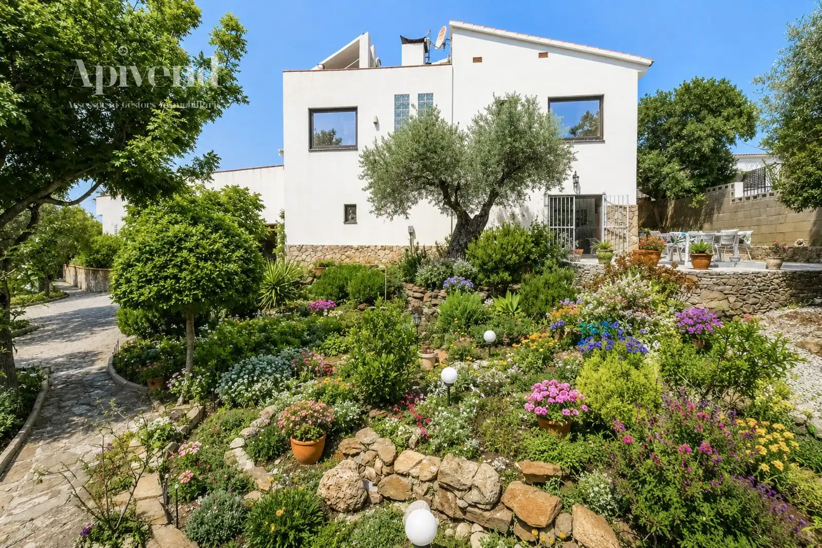Garden of Houses for sale in Roses  with Air Conditioner, Heating and Private garden