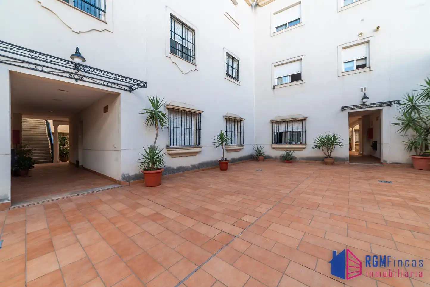 Vista exterior de Piso en venta en La Algaba, Sevilla