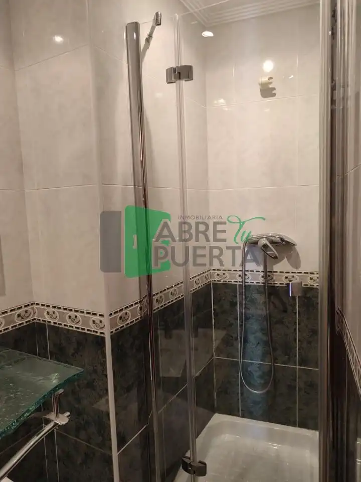 Baño de Piso de alquiler en Ourense Capital  con Calefacción, Parquet y Trastero