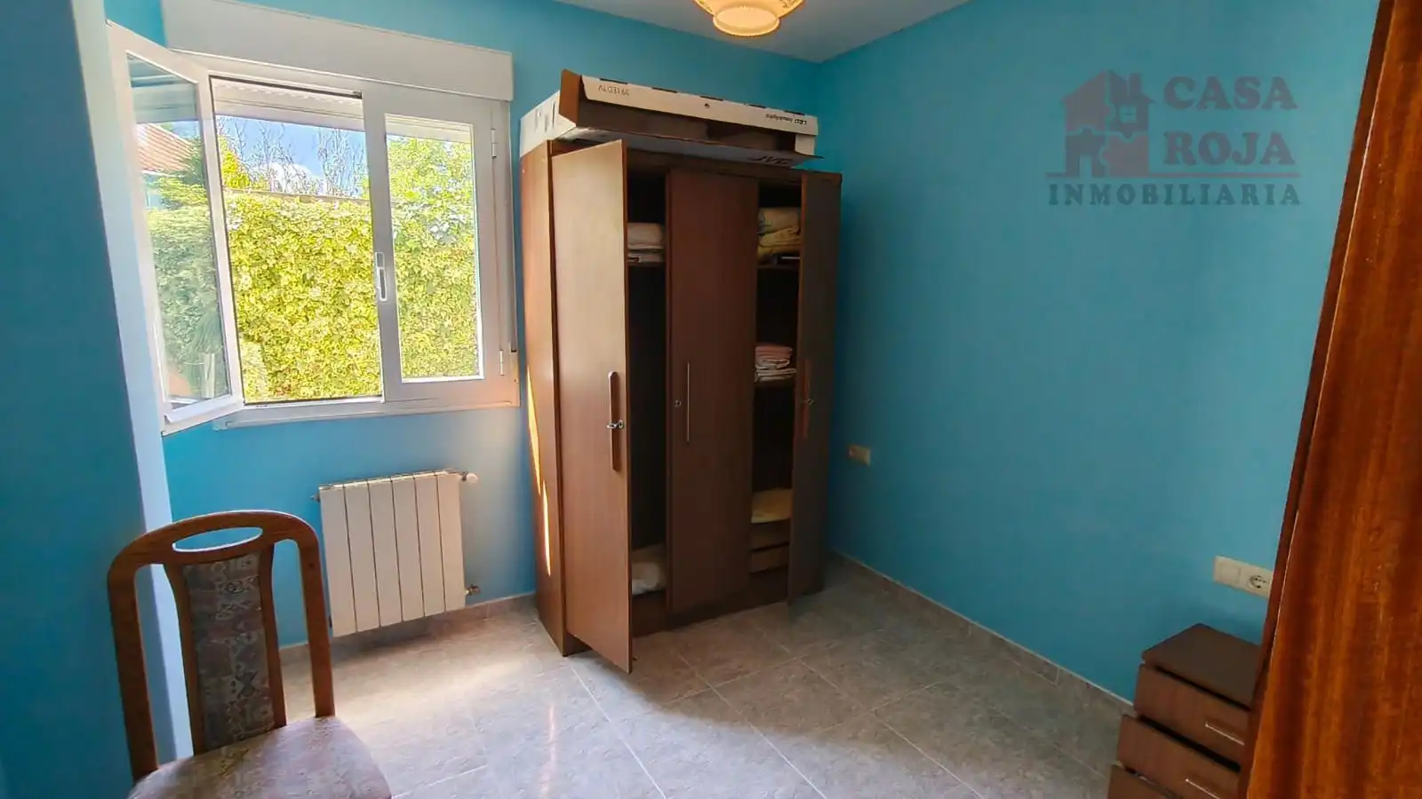 Dormitori de Casa o xalet en venda en Cangas  amb Calefacció, Terrassa i Moblat