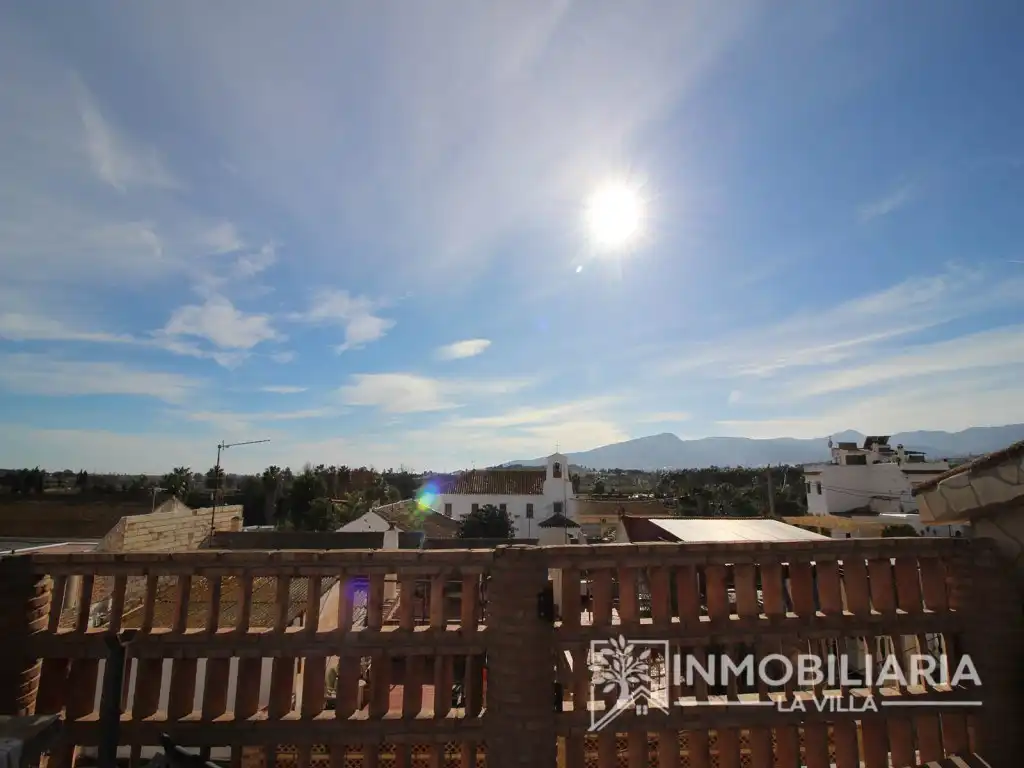 Vista exterior de Casa o xalet en venda en Alhaurín de la Torre amb Aire condicionat, Moblat i Rentadora