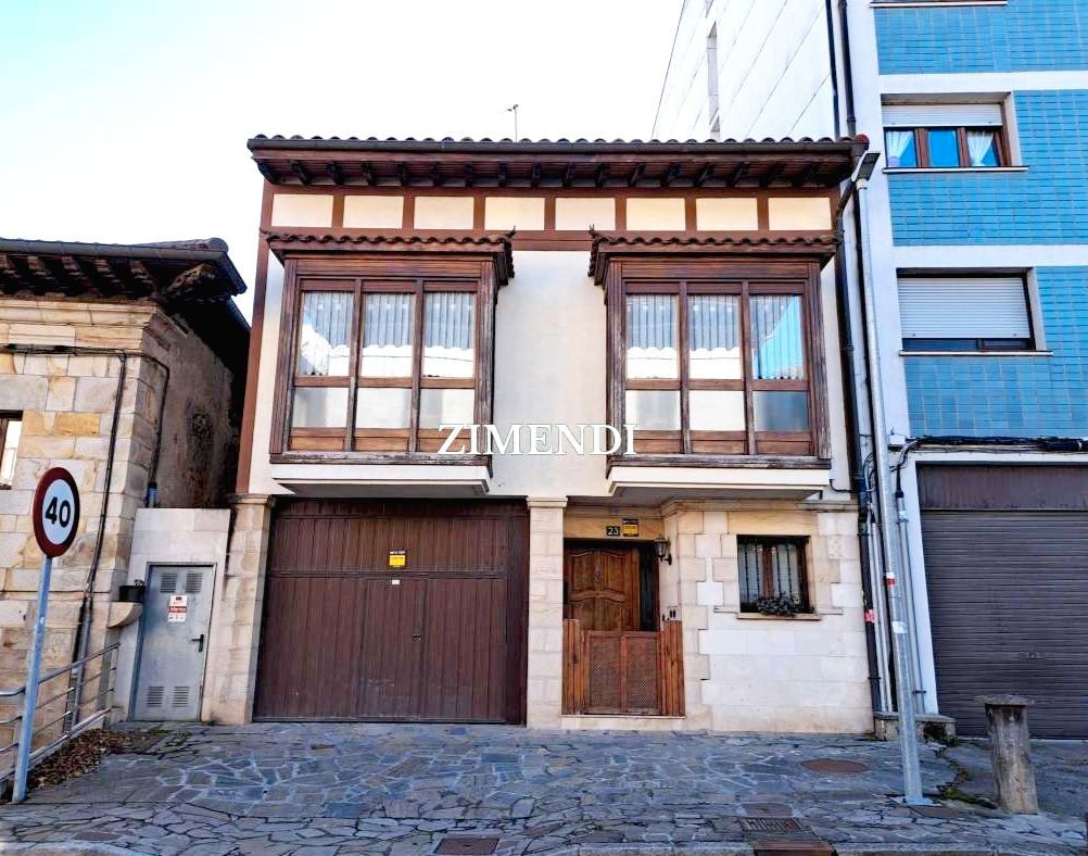 Vista exterior de Casa o xalet en venda en Durango amb Calefacció, Jardí privat i Terrassa