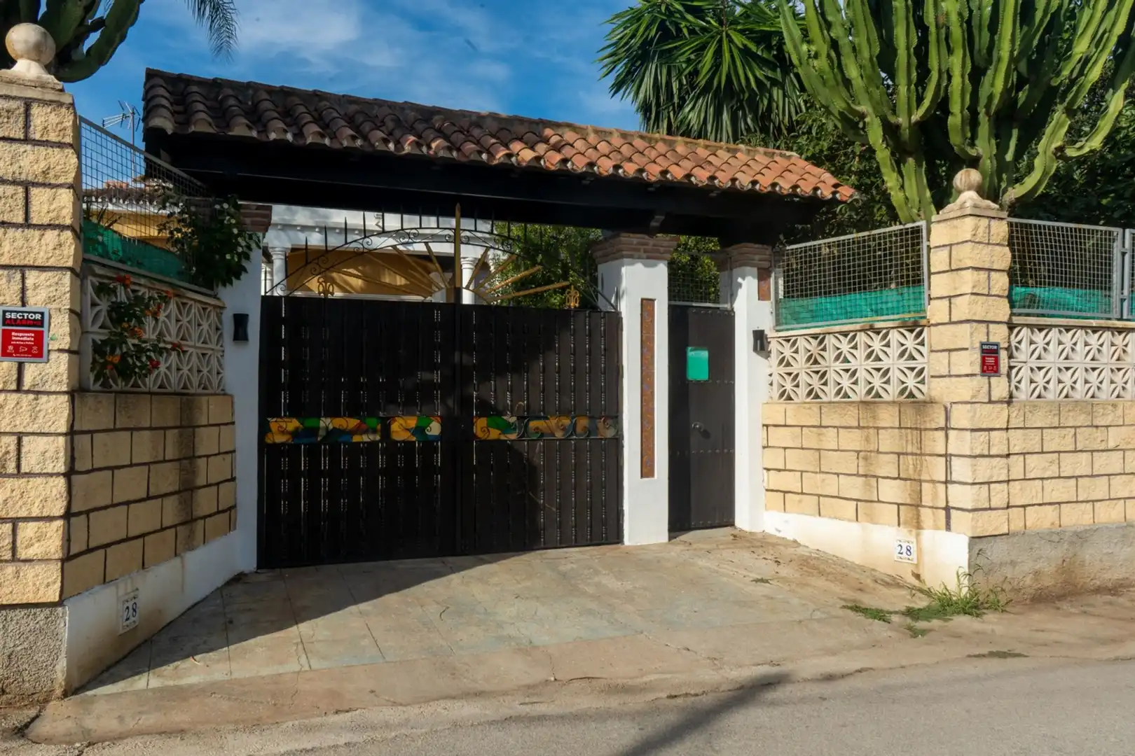 Vista exterior de Casa o xalet en venda en Marbella amb Terrassa