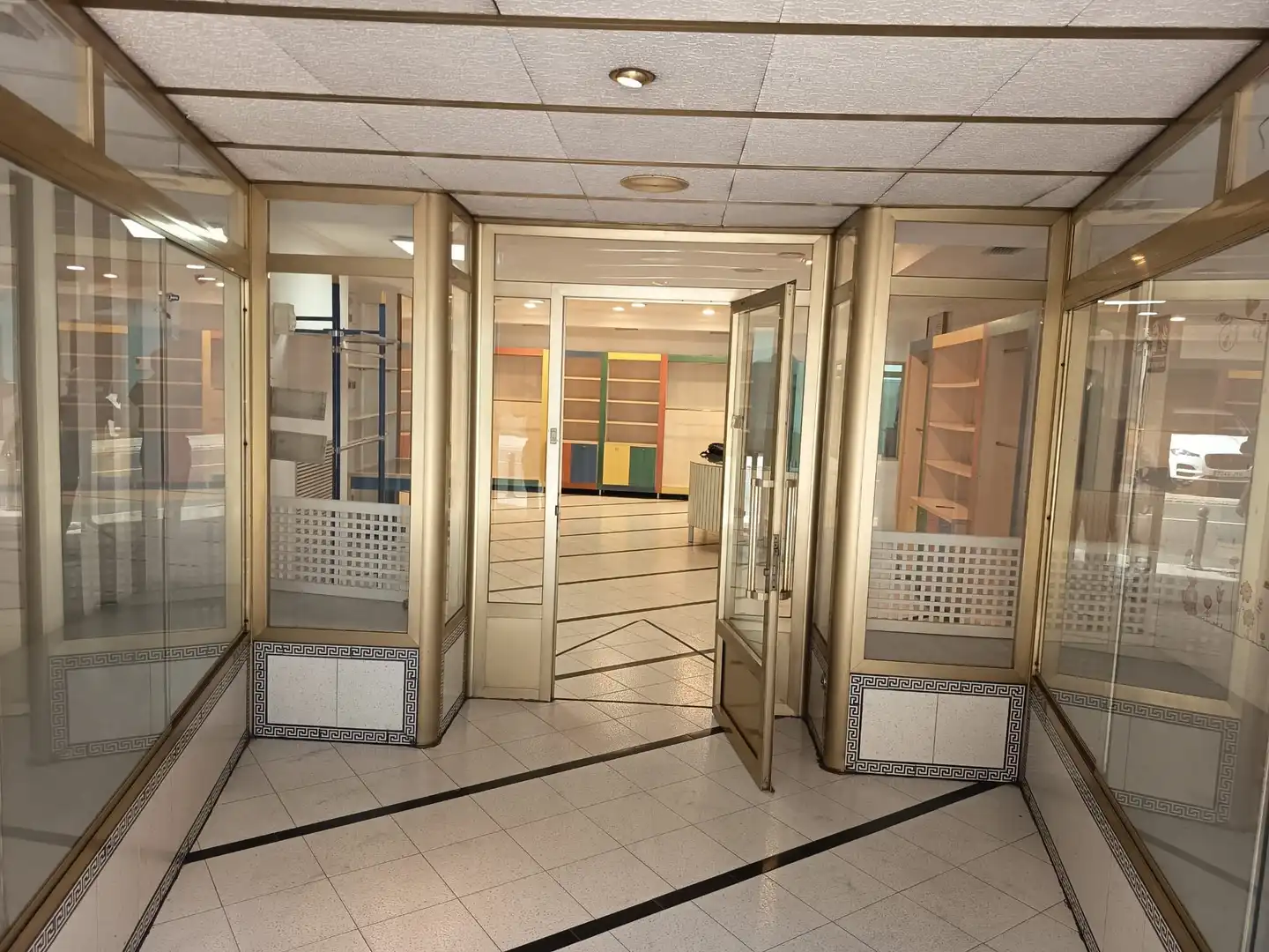 Gewerbefläche zum Verkauf in Calle Alejandro Cardona, imagen 2