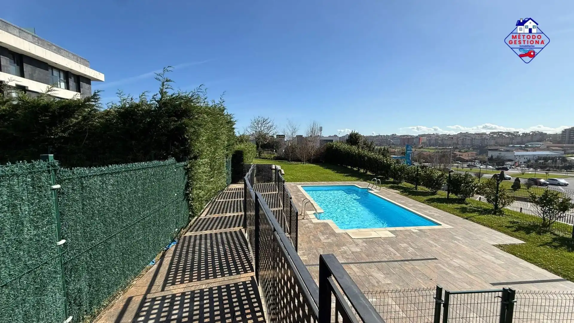 Piscina de Planta baja en venta en Santander con Calefacción, Jardín privado y Parquet