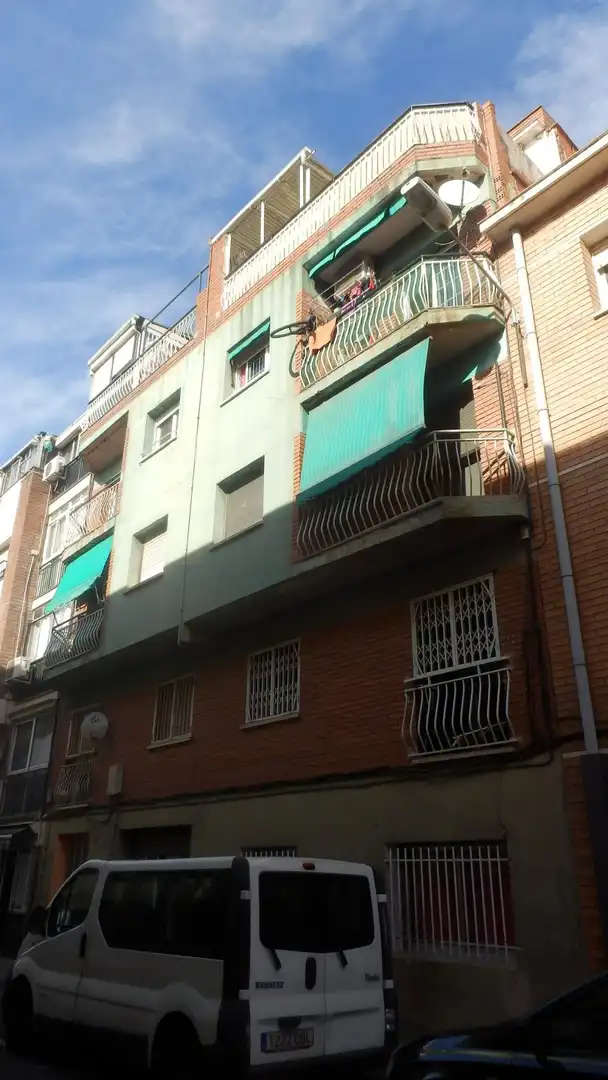Vista exterior de Piso en venta en Santa Coloma de Gramenet con Terraza