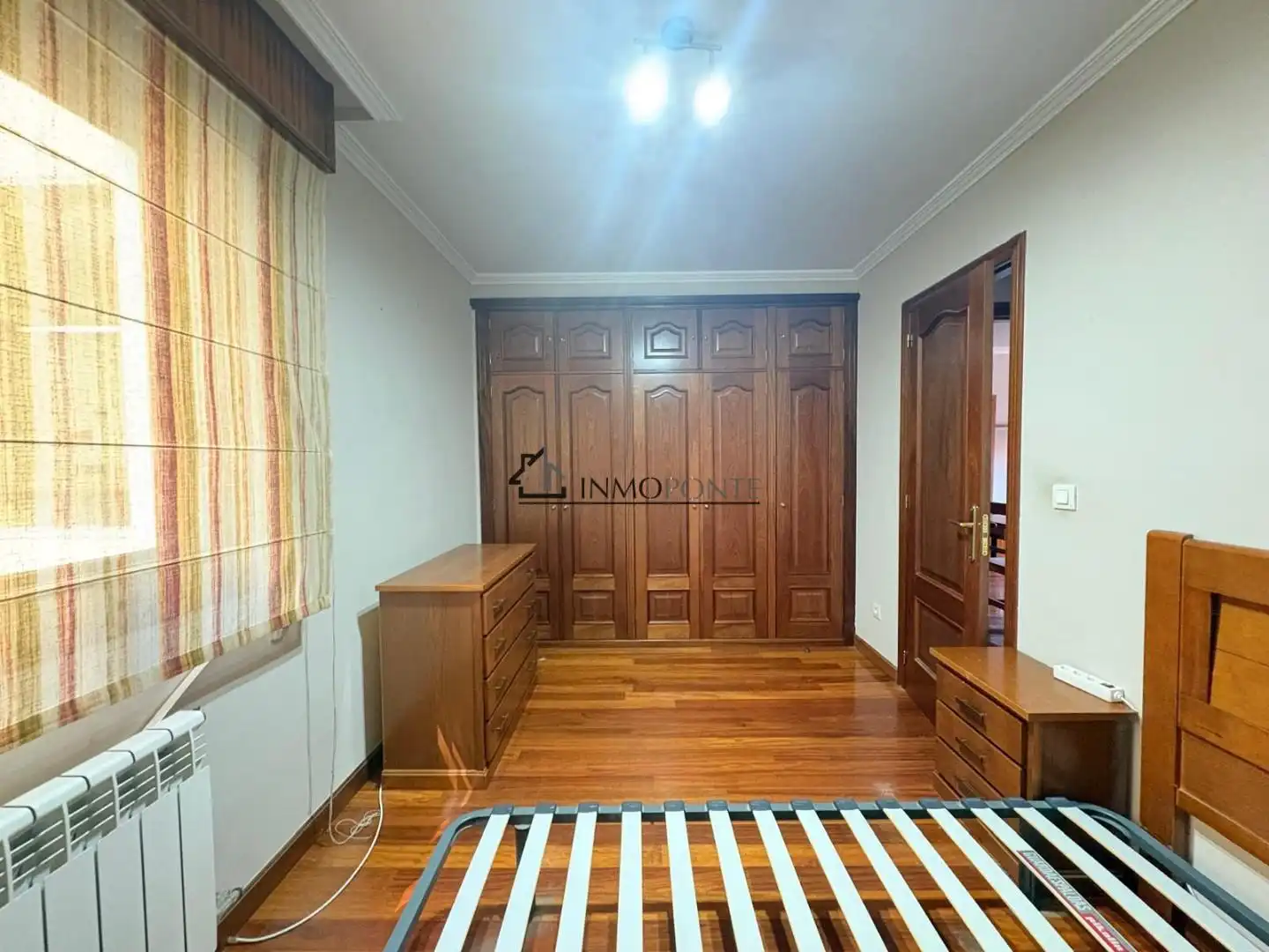 Dormitori de Apartament en venda en Pontevedra Capital  amb Calefacció i Traster