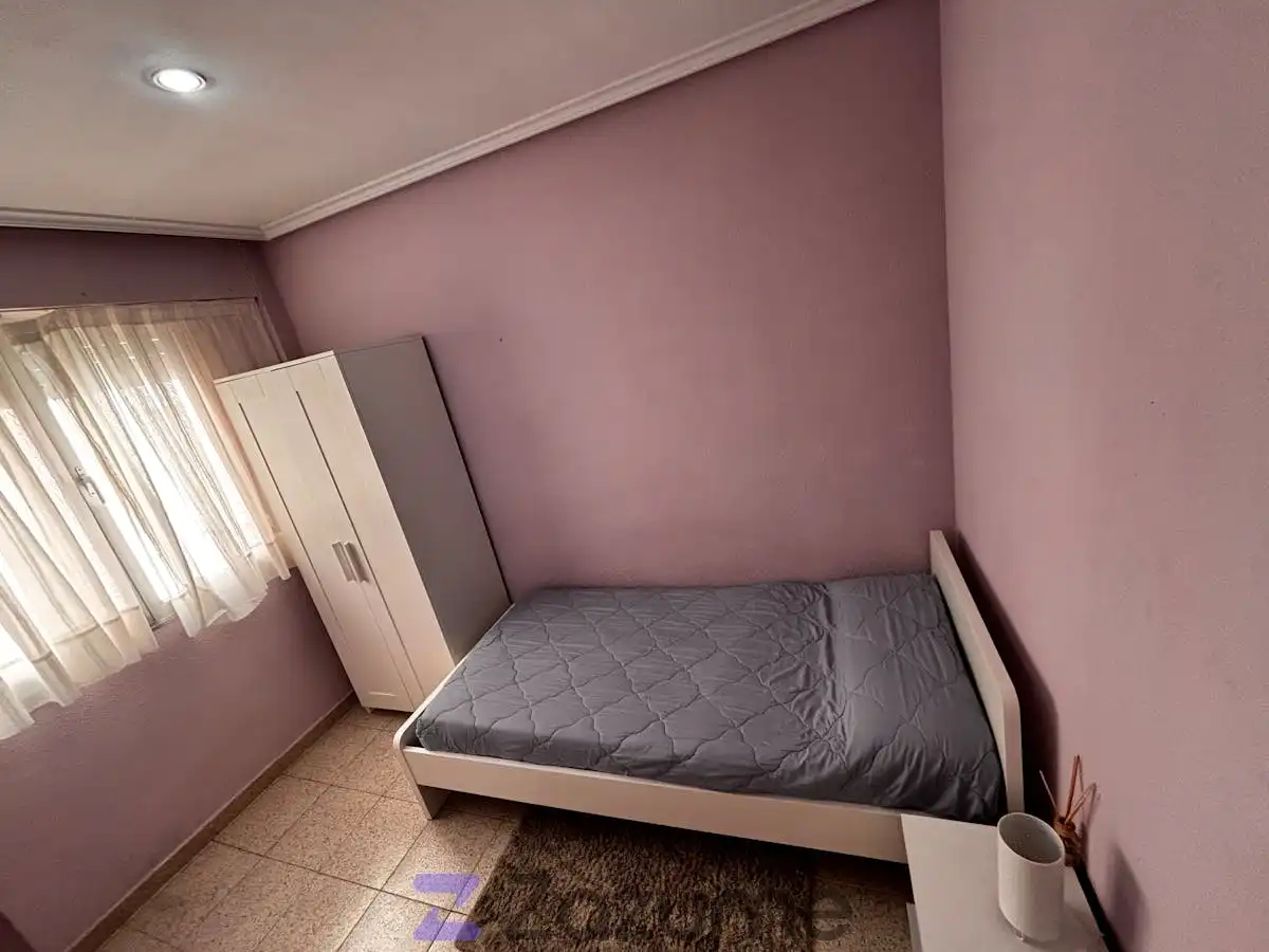 Schlafzimmer von Wohnung zur Miete in  Logroño mit Heizung, Abstellraum und Möbliert