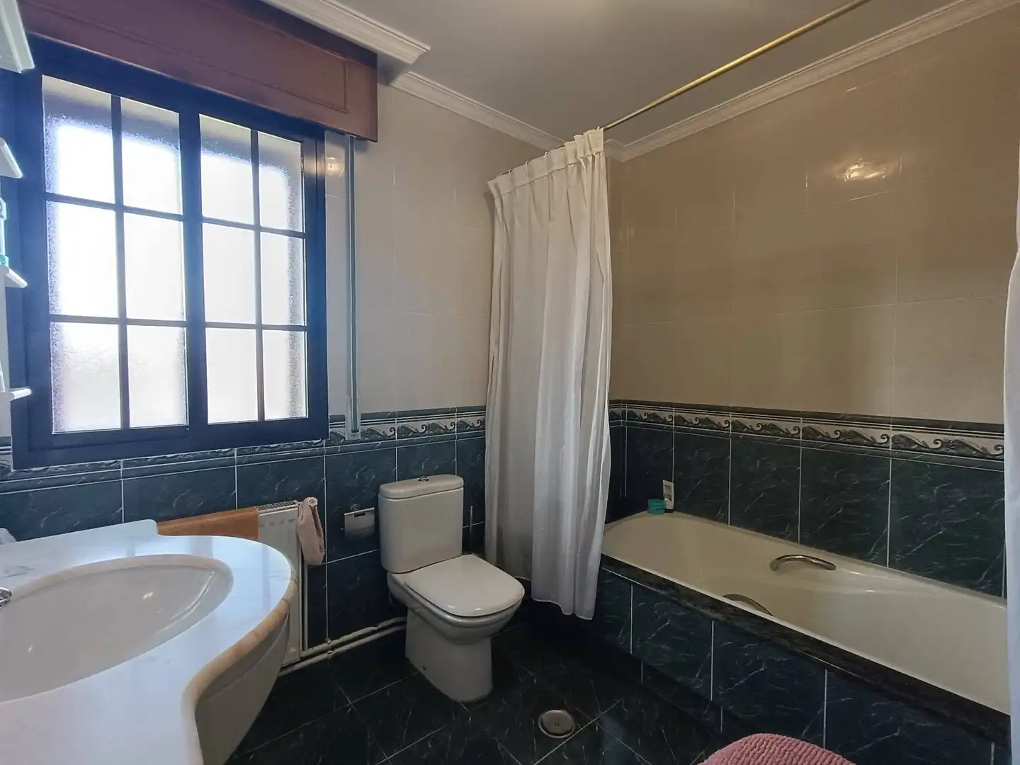 Badezimmer von Wohnung zum Verkauf in Touro mit Privatgarten, Terrasse und Abstellraum