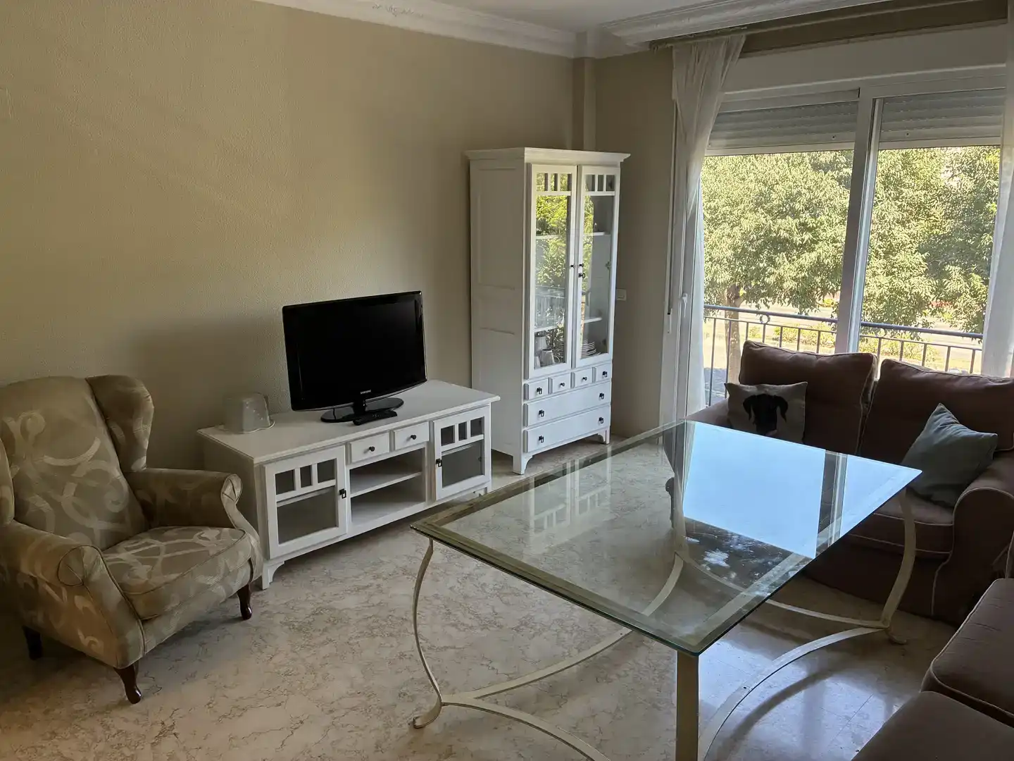 Sala d'estar de Casa adosada en venda en Córdoba amb Aire condicionat, Traster i Moblat