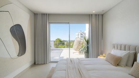 Ubicado en el prestigioso entorno de La Quinta en Benahavís, este exclusivo ático dúplex combina lujo, privacidad y unas vistas pa, imatge 4