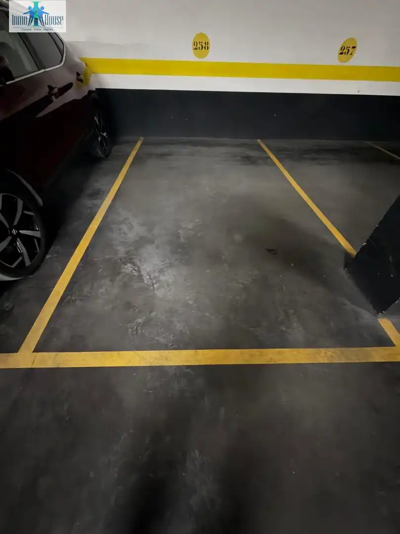 Parkplatz von Wohnung zur Miete in Albacete mit Klimaanlage, Heizung und Parkett