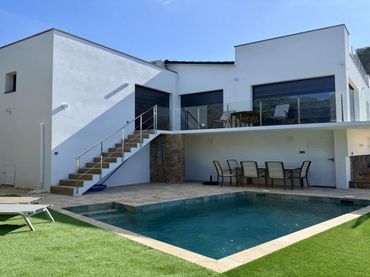 Casa con piscina in vendita a Carrer Illes Balears