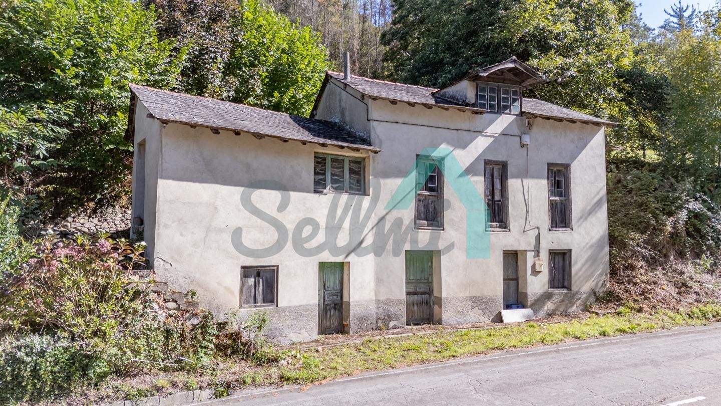 Vista exterior de Casa o xalet en venda en Valdés - Luarca amb Jardí privat