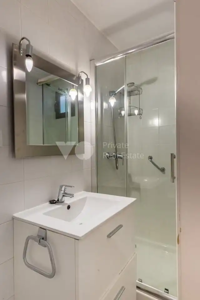 Baño de Casa adosada en venta en Madrid con Aire acondicionado, Calefacción y Jardín privado