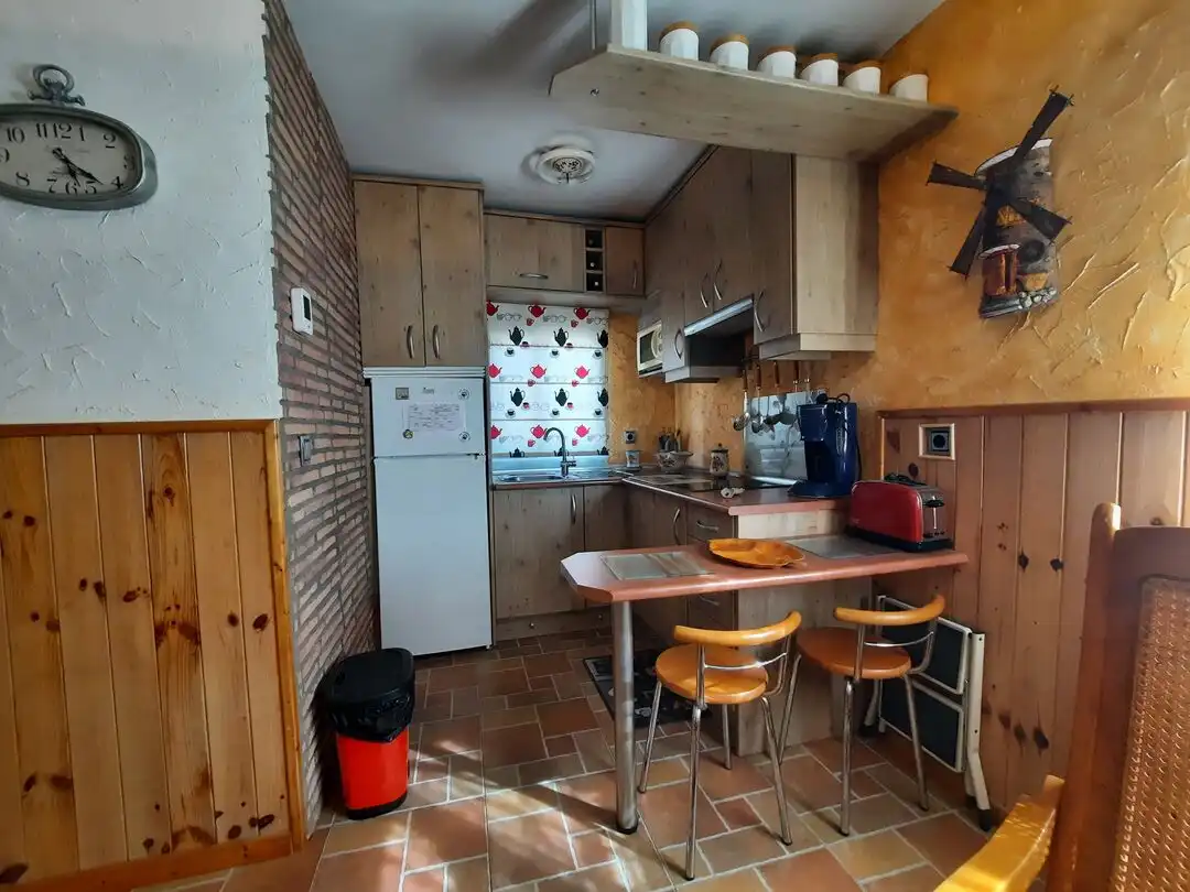 Cuina de Casa o xalet en venda en Escalona amb Aire condicionat, Calefacció i Jardí privat