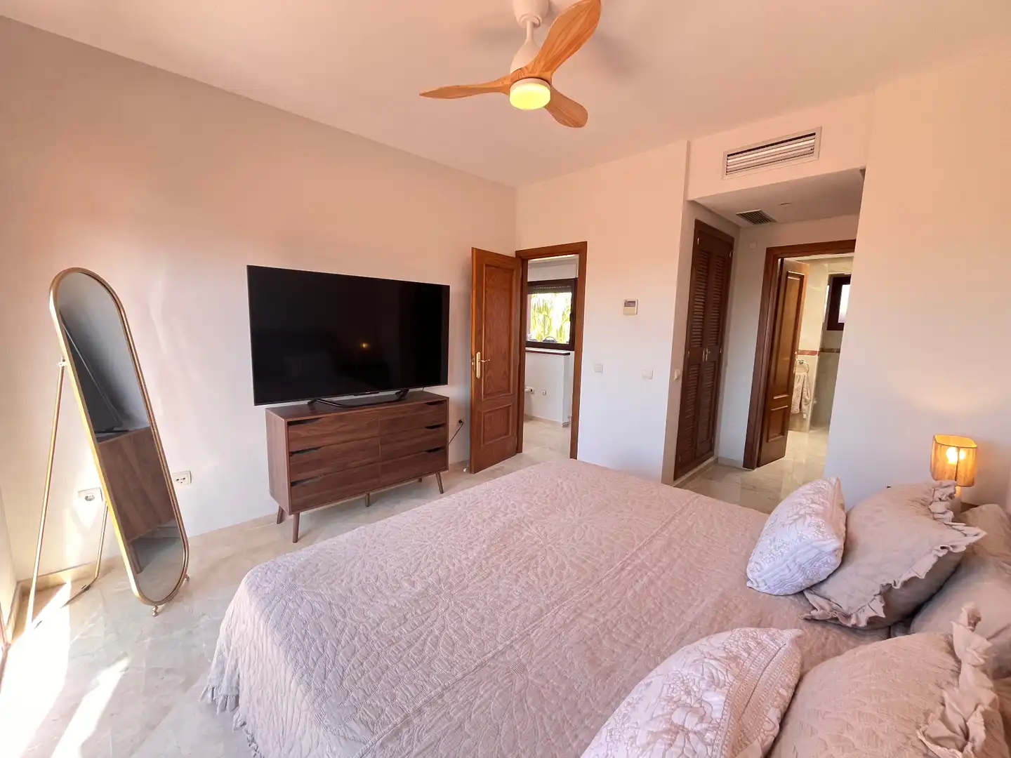 Bedroom of Attic for rent in Marbella  with Air Conditioner, Heating and Terrace