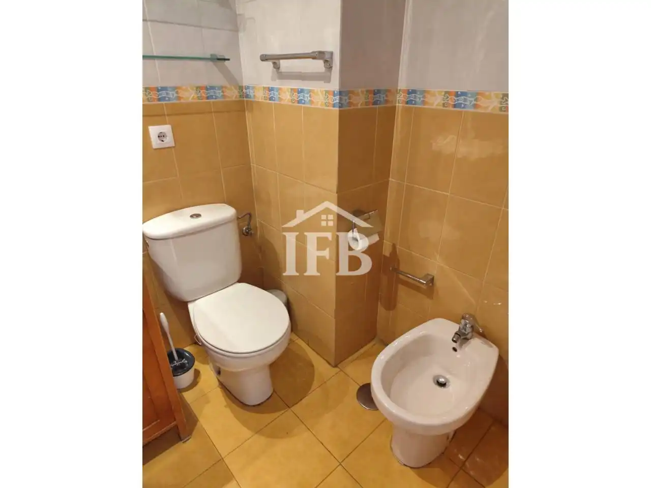 Bathroom of Flat for sale in Badajoz  with Air Conditioner, Heating and Storage room