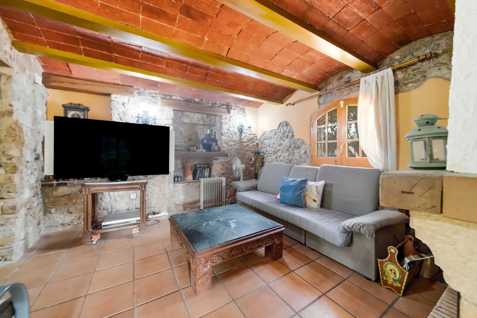 Sala d'estar de Casa o xalet en venda en Caldes de Malavella amb Jardí privat