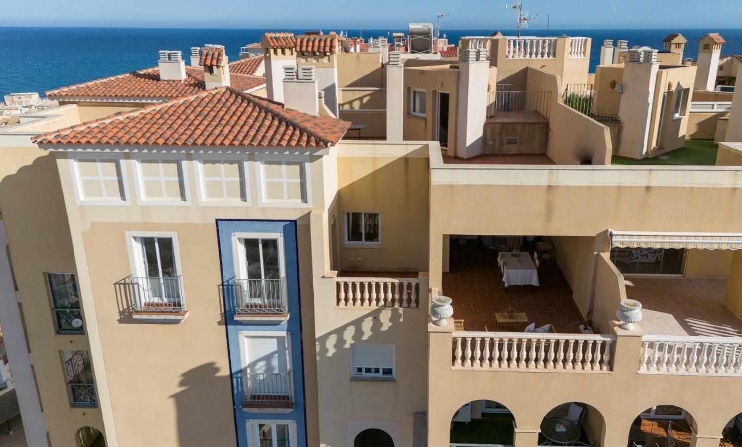Exterior view of Attic for sale in Torrevieja  with Air Conditioner, Private garden and Terrace