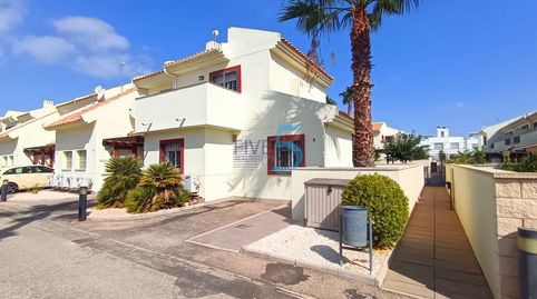 Elegante villa adosada de 3 dormitorios con acceso directo a la piscina en Ciudad Quesada! Situada en uno de los complejos cerrado, imatge 3