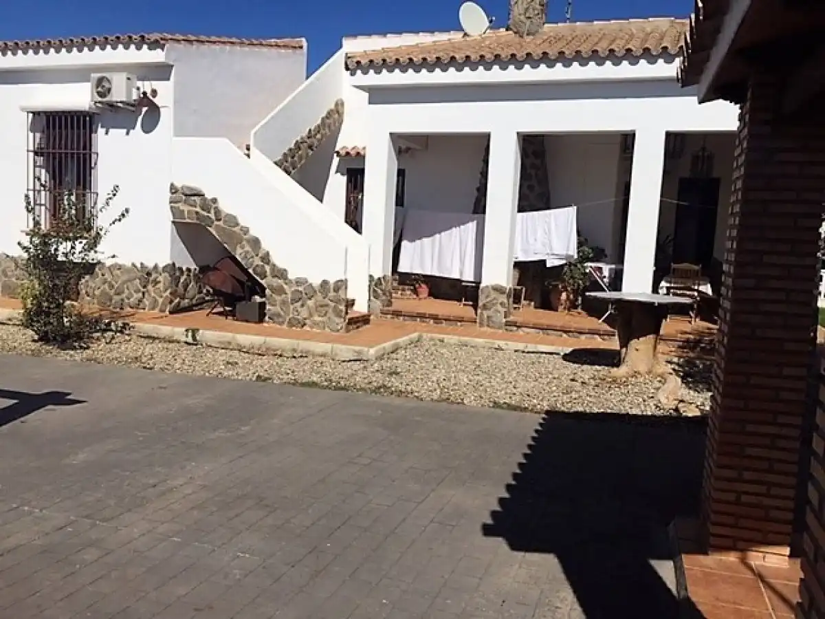 Villa mit Pool zum Verkauf in Núcleo urbano, imagen 3