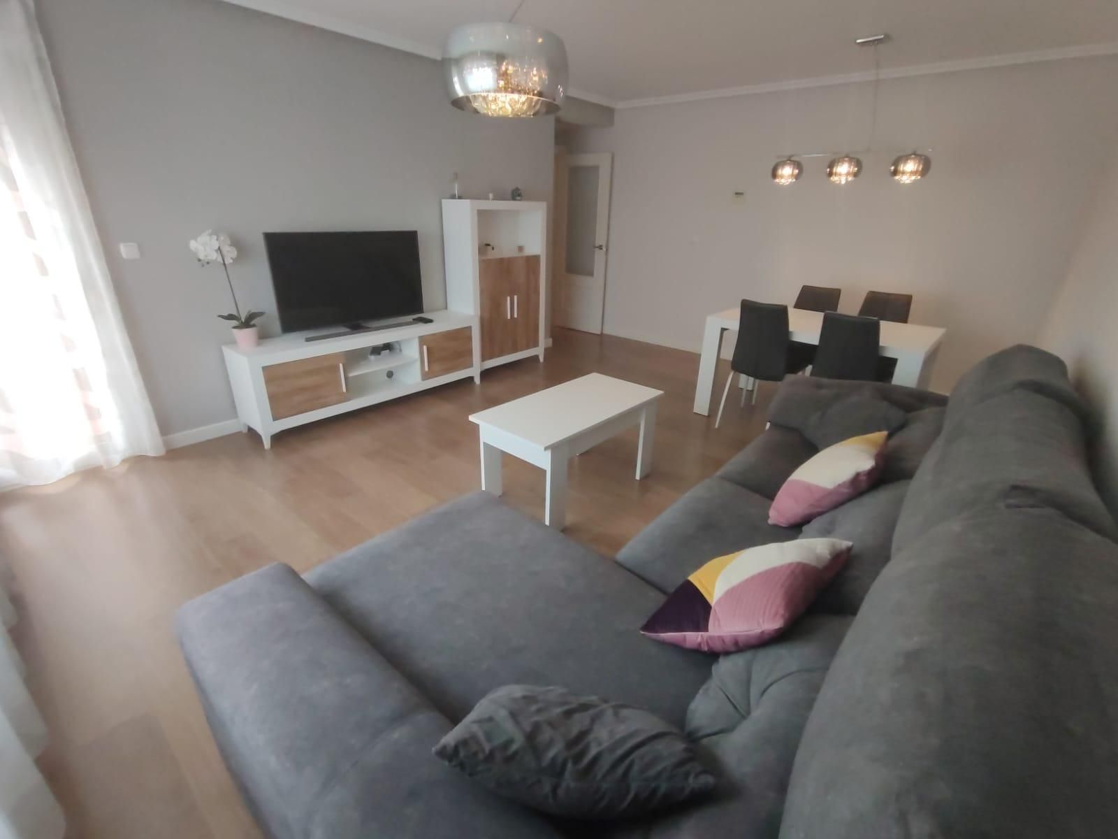 Sala d'estar de Pis de lloguer en Formentera del Segura amb Aire condicionat, Parquet i Balcó