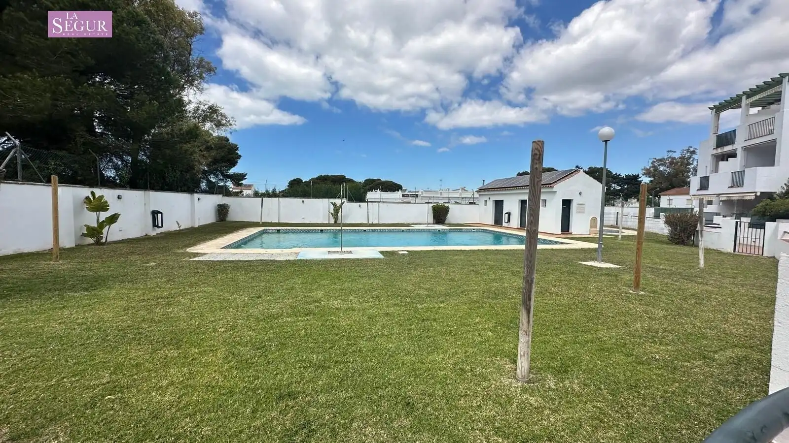 Swimming pool of Flat for sale in Conil de la Frontera  with Terrace, Furnished and Community pool