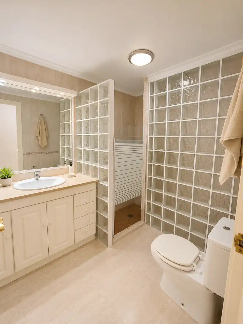 Bany de Apartament en venda en Orihuela amb Aire condicionat, Jardí privat i Terrassa